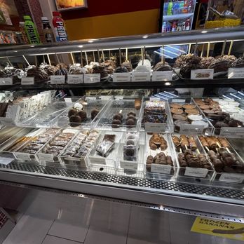 Candyland Shop - Miscellaneous chocolate dipped snacks and caramel apples - Candy Stores Near Me - Downey, California Candyland Shop - Miscellaneous chocolate dipped snacks and caramel apples - Candy Stores Near Me - Downey, California