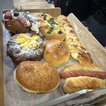 Brecotea - Berries and cream Crossaint Mango danish Curry bun Scallion Red bean bun Almond and cranberry Hot dog - Bubble Tea Near Me - Cary, North Carolina