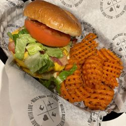 Clean Eatz - Turkey burger with sweet potato fries