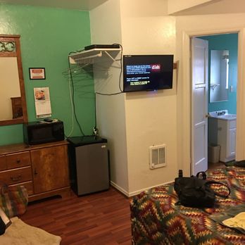 Lake Shasta Lodge - All the mod-cons for hanging out for a longer period of time. - Hotels Near Me - Lakehead, California