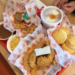 a tray of fried chicken with a side of macaroni and cheese a tray of fried chicken with a side of macaroni and cheese