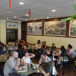 Jade Chinese Cuisine - Partial view of the dining room