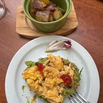 Billy Brunch - Avocado Toast with Eggs (half slice) and side of potatoes - Breakfast & Brunch Near Me - Barcelona, B Billy Brunch - Avocado Toast with Eggs (half slice) and side of potatoes - Breakfast & Brunch Near Me - Barcelona, B