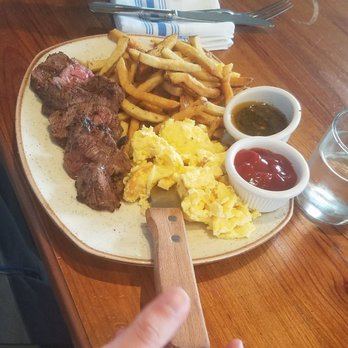 801 Restaurant & Bar - steak & eggs - Bars Near Me - Washington, DC, District of Columbia