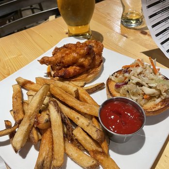 Loose Ends Brewing - Thai Style Crispy Chicken Sandwich - Breweries Near Me - Centerville, Ohio