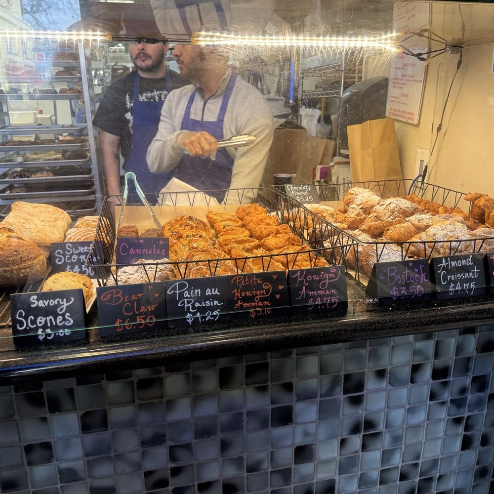 La Châtaigne - Display - Patisserie/Cake Shop Near Me - Lafayette, California
