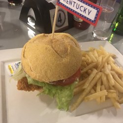 Radio Burger - Sanduíche de frango crocante...