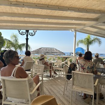 Blu Bar - Patio steps from the water. Nice shade for a warm day. - Bars Near Me - Positano, SA