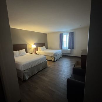 Howard Johnson by Wyndham Quincy - Twin bed room. - Hotels Near Me - Quincy, Massachusetts Howard Johnson by Wyndham Quincy - Twin bed room. - Hotels Near Me - Quincy, Massachusetts