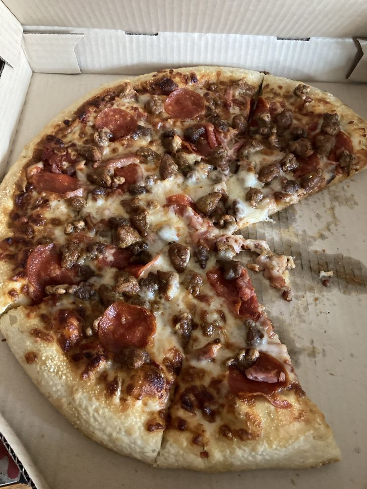 PIZZA HUT Updated September 2024 10 Reviews 401 N State St