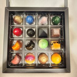 JC Desserts - 16-piece chocolates (Signature Collection)