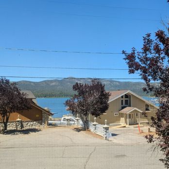 Fireside Lodge - window view of room 4 - Hotels Near Me - Big Bear Lake, California Fireside Lodge - window view of room 4 - Hotels Near Me - Big Bear Lake, California