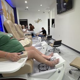 New salon! Great new chairs for pedicures.