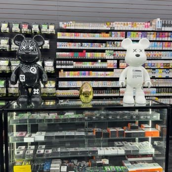 Treehouse Smoke Shop - Whole bunch of stuff offered! Cool Designs also - Vape Shops Near Me - Murfreesboro, Tennessee