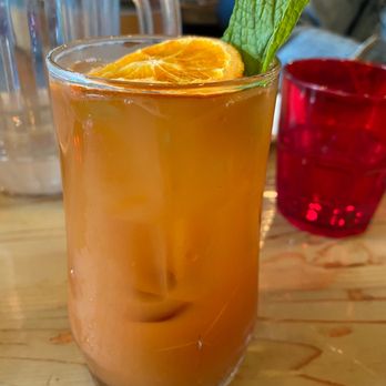 MeeT on Main - Peach Iced Tea - Comfort Food Near Me - Vancouver, British Columbia