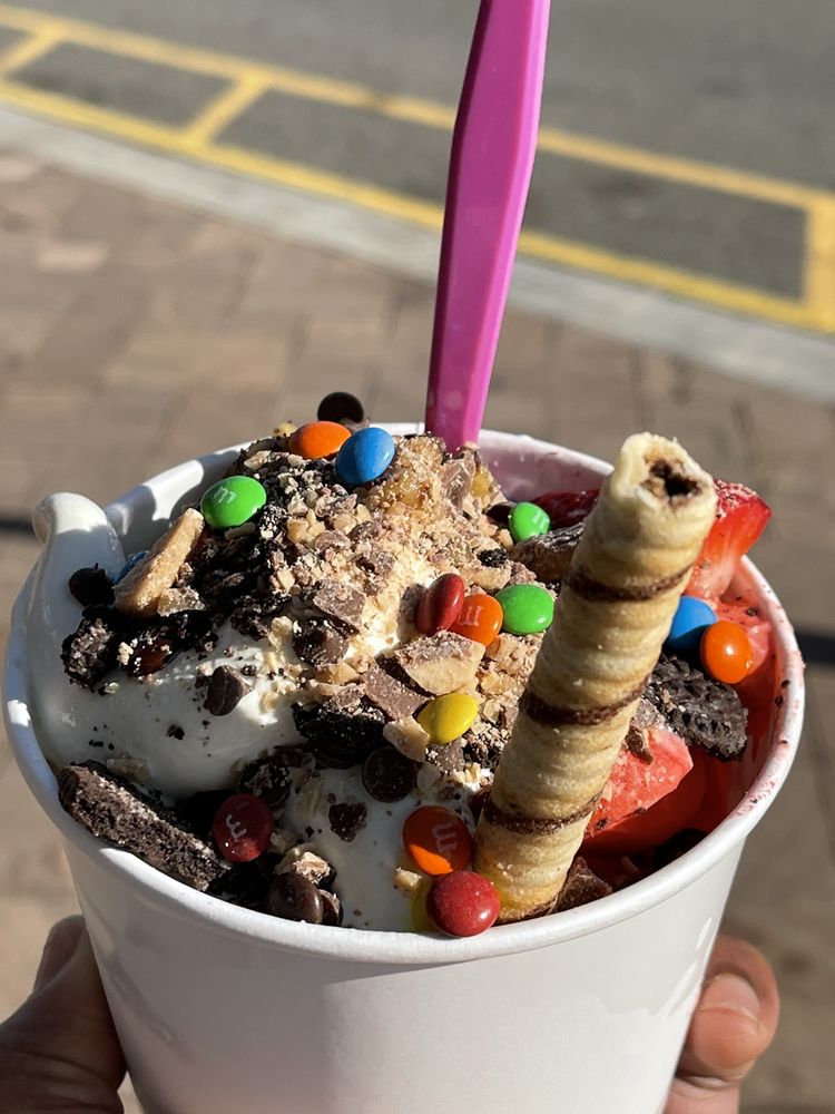 CUPS FROZEN YOGURT Updated May 2024 43 Photos & 51 Reviews 700