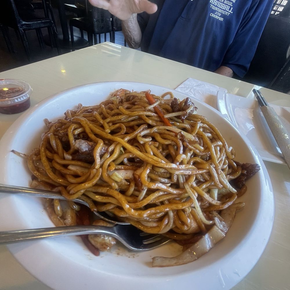 Lulu's Kitchen - Beef, Shrimp and chicken Chow mein. - Szechuan Near Me - Dublin, California