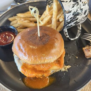 Pradera Brunch - Chile reyeno wagyu burger - Breakfast & Brunch Near Me - Baldwin Park, California