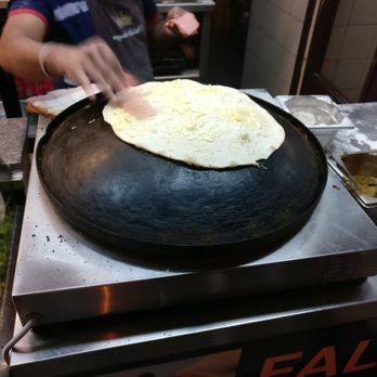 Thym-Thym - He is making something - Lebanese Near Me - Paris, 75 Thym-Thym - He is making something - Lebanese Near Me - Paris, 75