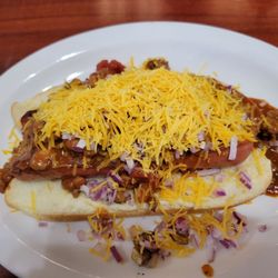 Izzy's Bar & Grill - Chili Dog