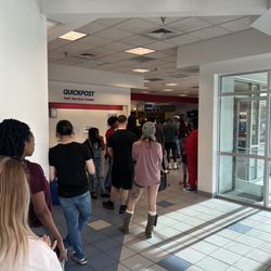US Post Office - Line to pick up mail