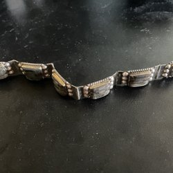 Fixed bracelet.