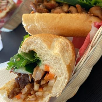 Le’s Banh Mi - Lemongrass Chicken Banh Mi - Cafes Near Me - Honolulu, Hawaii Le’s Banh Mi - Lemongrass Chicken Banh Mi - Cafes Near Me - Honolulu, Hawaii