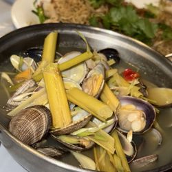 Bluewave Seafood - Clam Lemongrass Pot