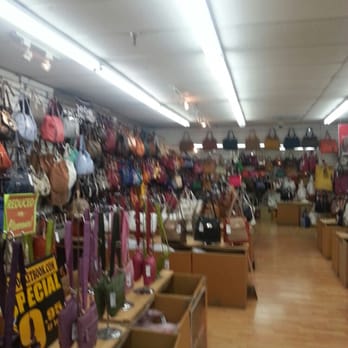 Mr. Pocketbook - Parte de interior del negocio - Accessories Near Me - Miami, Florida Mr. Pocketbook - Parte de interior del negocio - Accessories Near Me - Miami, Florida