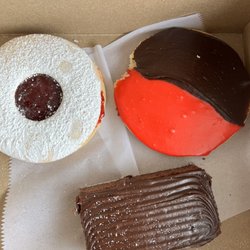 Carmine's Italian Bakery