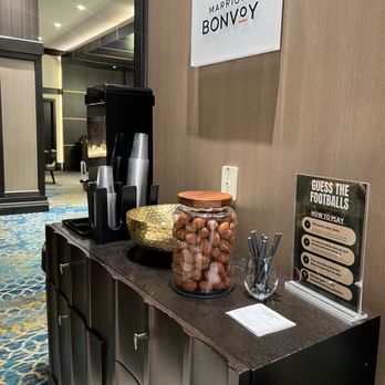 Courtyard by Marriott Denver Downtown - Lobby - Hotels Near Me - Denver, Colorado