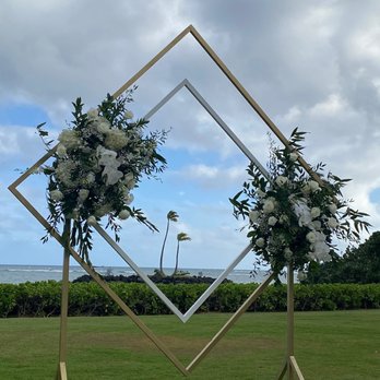 Spinning Web Florist - Arch arrangements - Florists Near Me - Honolulu, Hawaii Spinning Web Florist - Arch arrangements - Florists Near Me - Honolulu, Hawaii
