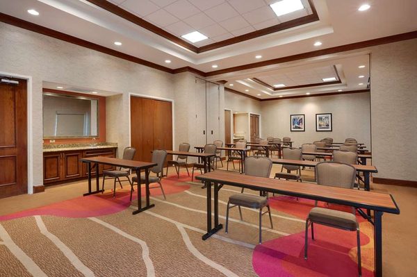 Hilton Garden Inn Chicago/Midway Airport by null