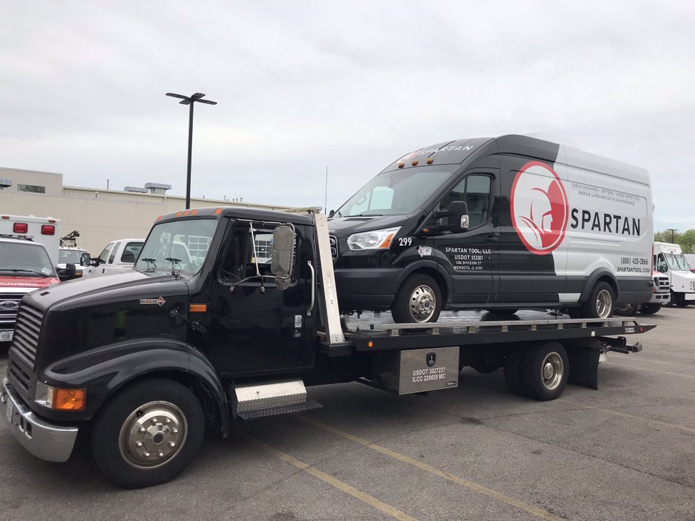 ROAD RUNNER TOWING INC Updated September 2024 15 Photos & 13