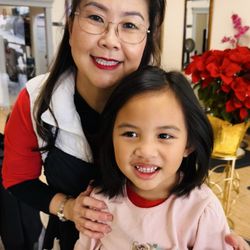 My daughter adores her auntie Kim for haircut =D