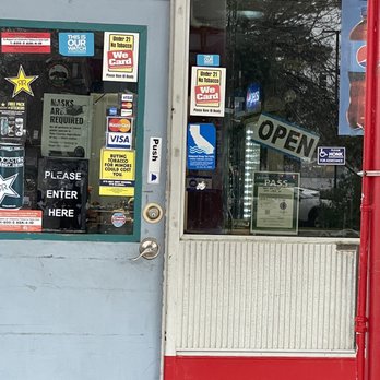 ARCO - Window shows "open" but the light is off inside.  How can I pay cash? - Gas Stations Near Me - Davis, California