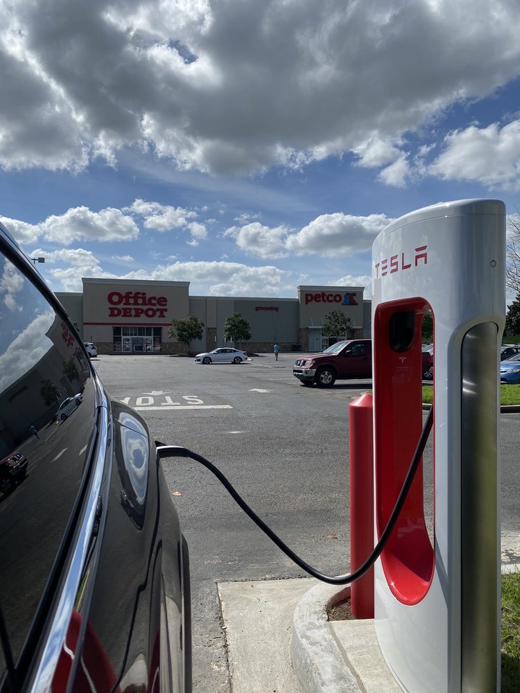 TESLA SUPERCHARGER 3225 Louisiana Ave, Lafayette, Louisiana EV