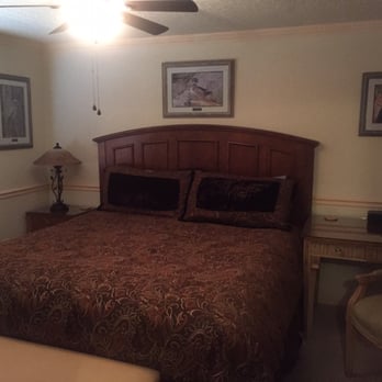 Yellowstone Gateway Inn - View of bedroom - Hotels Near Me - Gardiner, Montana Yellowstone Gateway Inn - View of bedroom - Hotels Near Me - Gardiner, Montana