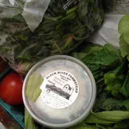 lettuce, tomatoes, lettuce and other vegetables