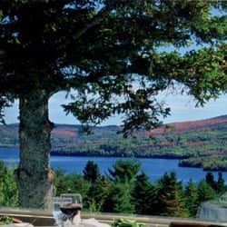 Country Club Inn - Dine w/ lake & mountain views!
