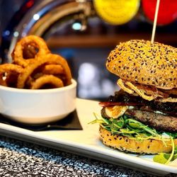 Burger Bar Crescent - Le Nordique Burger w/Onion Rings
