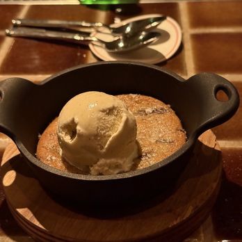 Hermon's - Chocolate chip skillet - New American Near Me - Los Angeles, California