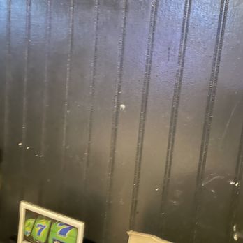 Beef 'O' Brady's - Wall with splattered food - American Near Me - Bourbonnais, Illinois