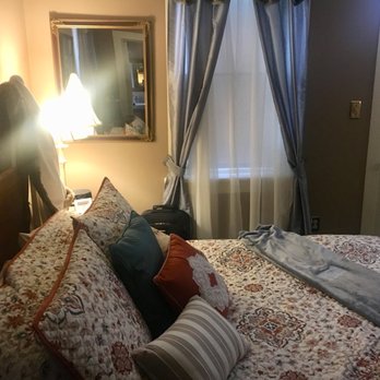 Lilly Pad - Guest Houses Near Me - Cedarburg, Wisconsin