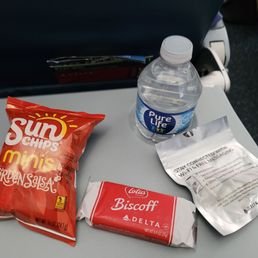 UNITED AIRLINES - Updated December 2025 - 50 Photos & 80 Reviews - 8000 Essington Ave, Philadelphia, Pennsylvania - Airlines - Phone Number - Yelp