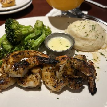 Bonefish Grill - Scallop and shrimp combination with garlic potatoes and sautéed broccoli - Seafood Near Me - Gambrills, Maryland Bonefish Grill - Scallop and shrimp combination with garlic potatoes and sautéed broccoli - Seafood Near Me - Gambrills, Maryland