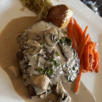 Birchfield Manor Inn and Restaurant - Steak Diane - Hotels Near Me - Yakima, Washington