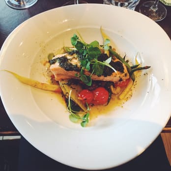 Enoteca Maglia - Baked salmon, fresh beans, fennel and saffron vinaegrette. - Italian Near Me - Gothenburg, O Enoteca Maglia - Baked salmon, fresh beans, fennel and saffron vinaegrette. - Italian Near Me - Gothenburg, O