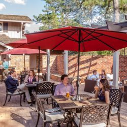 The Crest Dining Room - Crest Courtyard - Outdoor Dining