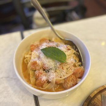 Acerra Italian Kitchen & Bar - Fettuccine Pomodoro Fesca - Italian Near Me - Chicago, Illinois